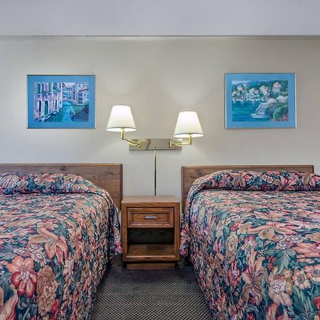 Knights Inn Columbus/Franklinton Zewnętrze zdjęcie