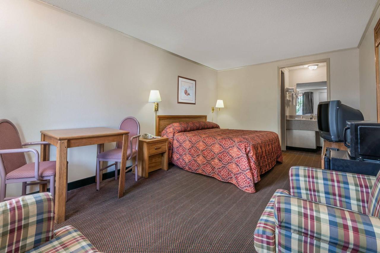 Knights Inn Columbus/Franklinton Zewnętrze zdjęcie