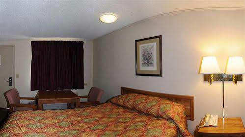 Knights Inn Columbus/Franklinton Zewnętrze zdjęcie
